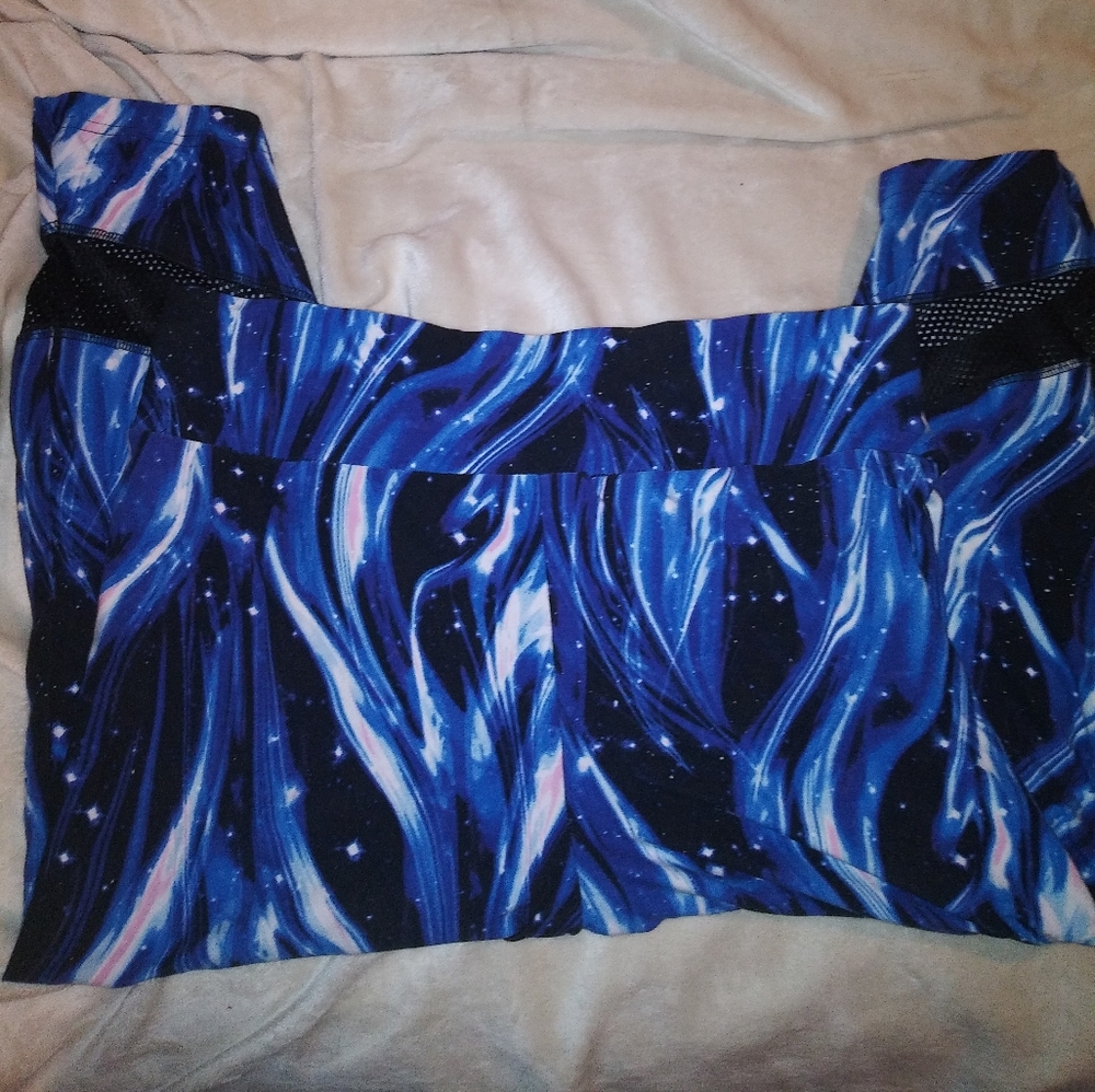Leggings with mesh detail